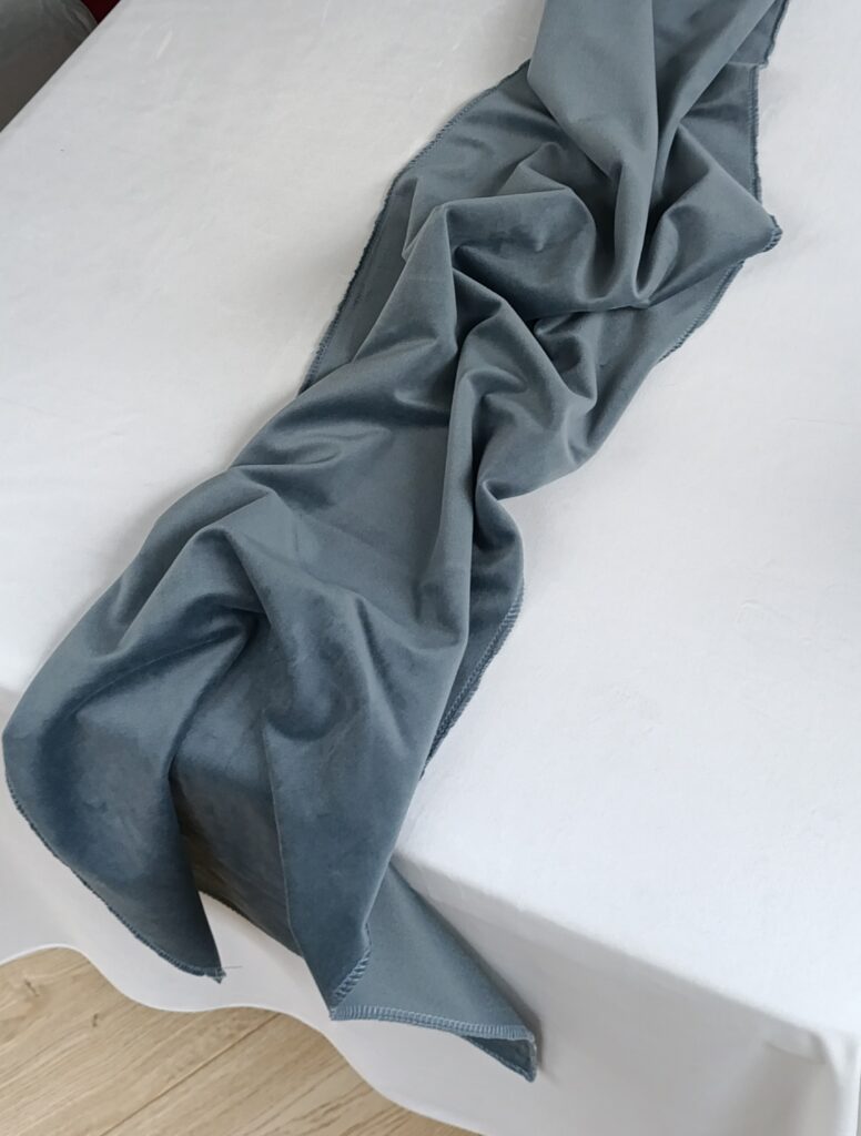 bieżnik welurowy dusty blue
